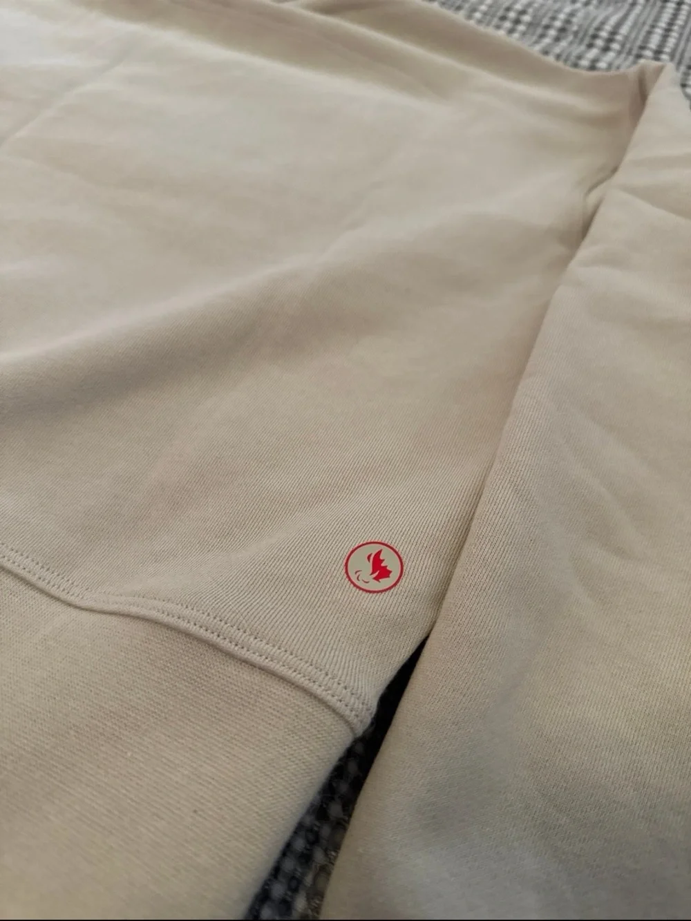 NWT Lululemon Canada Perfectly Oversized Cropped Crew size 4
